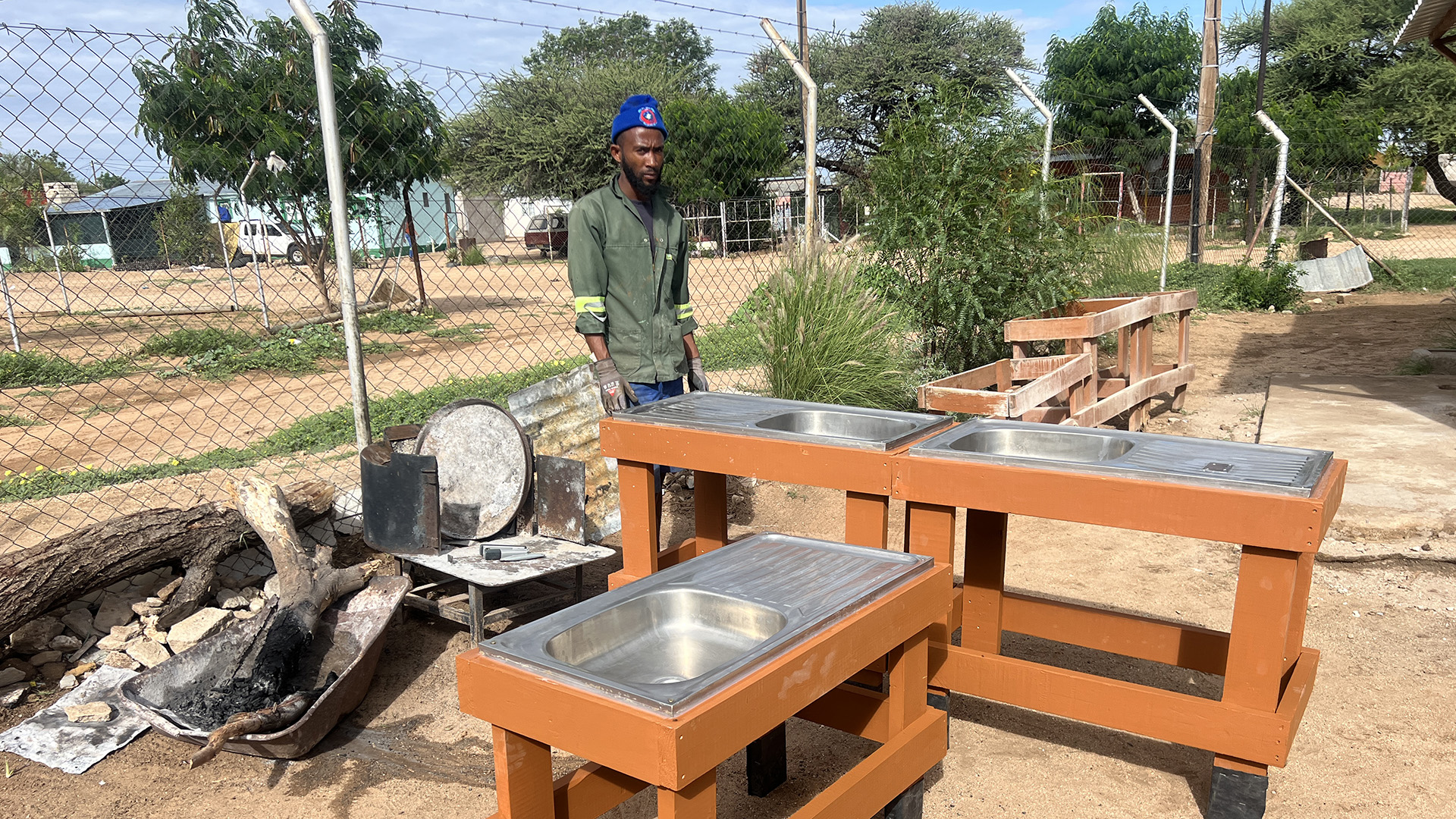 Renovation of the cleaning station in the school kitchen.